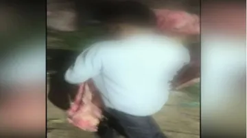 ମିଳିଲାନି ଷ୍ଟ୍ରେଚର, ମା’ର ମୃତଦେହକୁ କାନ୍ଧରେ ବୋହିଲା ପୁଅ