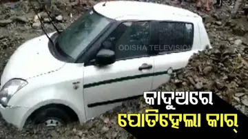 ହିମାଚଳ ପ୍ରଦେଶରେ ପ୍ରବଳ ବର୍ଷା, ଭୂସ୍ଖଳନ ଯୋଗୁଁ ମାଟି ତଳେ ଫସିଲା ଯାନବହାନ