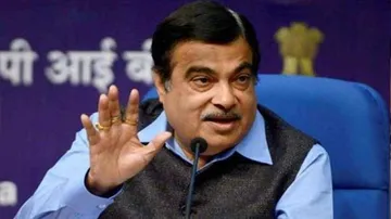 ଦେଶର ପ୍ରଥମ ଗ୍ୟାସ ଚାଳିତ ଟ୍ରାକ୍ଟରର ଲୋକାର୍ପଣ କଲେ କେନ୍ଦ୍ରମନ୍ତ୍ରୀ