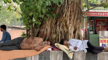 ଅସହ୍ୟ ତାତି; ରାସ୍ତାକଡ଼ ହେଉ ବା ଗଛମୂଳ ପଥିକଙ୍କ ପାଇଁ ସ୍ୱର୍ଗ ଭଳି ଲାଗୁଛି