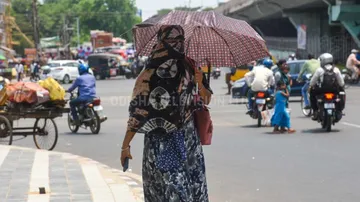 ଗ୍ରୀଷ୍ମ ତାତିରୁ ରକ୍ଷା ପାଇବା ପାଇଁ ଚେଷ୍ଟାରେ ଲୋକେ...