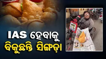 Specially Abled Man Sells Samosa So He Can Study For IAS