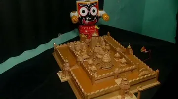 କାଠରେ ନିର୍ମାଣ ହୋଇଛି ଶ୍ରୀମନ୍ଦିର, ମୁଖ୍ୟମନ୍ତ୍ରୀଙ୍କୁ ଉପହାର ଦେବାକୁ ଇଚ୍ଛା ରଖିଛନ୍ତି କାରିଗର