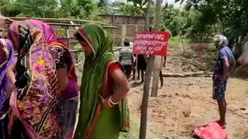 ପ୍ରଶାସନ ଶୁଣିଲା ନାହିଁ, ନିଜ ପିଲାଙ୍କ ପାଇଁ ଅଙ୍ଗନୱାଡ଼ି ତିଆରି କଲେ ମାଆ