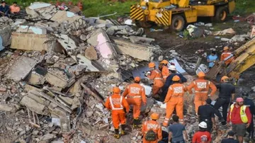 ପ୍ରବଳ ବର୍ଷାରେ ଭୁଶୁଡ଼ି ପଡ଼ିଲା ଘର: ୩୬ ମୃତ