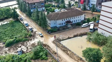 ତୁର୍କୀରେ ବନ୍ୟାର ପ୍ରଳୟଙ୍କାରୀ ଦୃଶ୍ୟ, ଭାସୁଛି ଘର ଭାସୁଛି ଗାଡି