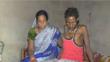 କ୍ୟାନସର ରୋଗରେ ଛଟପଟ ହେଉଛନ୍ତି ଲକ୍ଷ୍ମୀଧର : ଭୋକ ଉପାସରେ ଦିନ କାଟୁଛି ପୂରା ପରିବାର