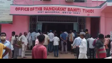 ଆବାସ ଯୋଜନାରେ ବ୍ୟାପକ ଦୂର୍ନିତି, ତିହିଡି ବ୍ଲକ ଅଫିସରେ ତୁମୁଳକାଣ୍ଡ