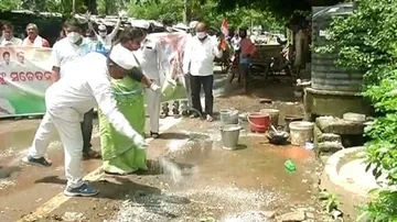 ବସ୍ତିରେ ମଶାମରା ତେଲ, ବ୍ଲିଚିଂ ପାଉଡର ପକାଇଲା କଂଗ୍ରେସ