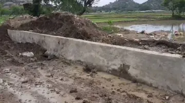 ଠିକାଦାର-ଯନ୍ତ୍ରୀଙ୍କ ମଧୁଚନ୍ଦ୍ରିକା ଯୋଗୁଁ ପାଣିରେ ପଡ଼ିଲା ଲକ୍ଷାଧିକ ଟଙ୍କା