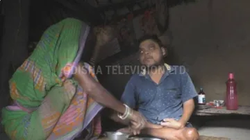 ଭେଣ୍ଡିଆ ବୟସରେ ଭିନ୍ନକ୍ଷମ ଅଦୈତ୍ୟ : ବିନା ସାହାରାରେ ଉଠି ବସି ପାରୁନାହାନ୍ତି