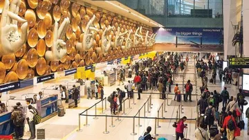 ଟାର୍ଗେଟରେ ଦିଲ୍ଲୀ ବିମାନ ବନ୍ଦର,ବୋମା ପକେଇ ଉଡେଇଦେବାକୁ ଧମକ