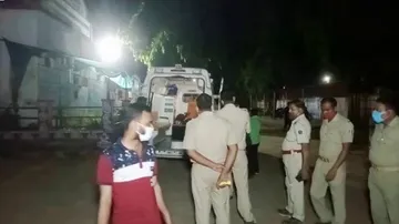 ଖୁଡ଼ିକୁ ଖଣ୍ଡା ଓ ଭୁଜାଲି ହାଣିଲା ପୁତୁରା