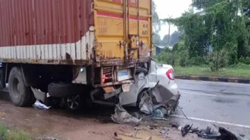 ଉତ୍ତରପ୍ରଦେଶରେ ମର୍ମନ୍ତୁଦ ସଡ଼କ ଦୁର୍ଘଟଣା : କଣ୍ଟେନର୍ ପଛରେ ପଶିଗଲା କାର୍, ୫ ମୃତ