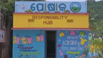 ଅଧିକ ଥିଲେ ଦିଅନ୍ତୁ, ଦରକାର ଥିଲେ ନିଅନ୍ତୁ : ପୁରୁଣା ପୋଷାକକୁ ନୂତନ ରୂପ ଦେଇ ମାଗଣାରେ ବଣ୍ଟା ଯାଉଛି