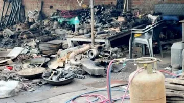 ଟ୍ରକ୍‌ ଚୋରି କରି ଏହାର ଯନ୍ତ୍ରାଂଶକୁ ଖଣ୍ଡ ଖଣ୍ଡ କରି କାଟି ଦେଉଥିଲେ, ତା’ପରେ...