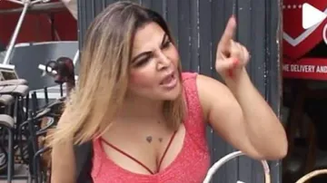 ରାଖୀ ସାୱନ୍ତଙ୍କ ଘରର କବାଟ ଭାଙ୍ଗି ପଶିଗଲା ଦୁର୍ବୃତ