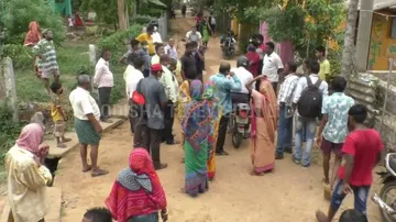 ଏମାନେ ସବୁ ଖାଇଦେବେ: ଜଳାଶୟ ସ୍ଥାନରେ ରାସ୍ତା ନିର୍ମାଣ ହୋଇଥିବା ଦେଖାଇ ପଇସା ନେଇଗଲେ...