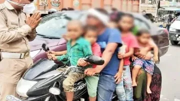 ଗୋଟିଏ ବାଇକରେ ସାତ ଜଣ : ହାତ ଯୋଡ଼ିଲେ ପୋଲିସ୍ କର୍ମୀ, କହିଲେ ଚାଲାଣକୁ ନହେଲେ ନାହିଁ ଯମରାଜକୁ ତ ଡରନ୍ତୁ . . .