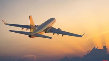 ପ୍ଲେନରେ ଜୋରଜବରଦସ୍ତ ସବାର ହେଲେ ଆଫଗାନୀ : ଉଡ଼ାଣ ଭରିବା ପରେ ବିମାନରୁ ଖସିପଡ଼ିଲେ ୩ ଜଣ