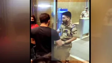 ମୁମ୍ବାଇ ଏୟାରପୋର୍ଟରେ ସଲମାନଙ୍କୁ ଅଟକାଇ ଚର୍ଚ୍ଚାରେ ଓଡ଼ିଆ CISF ଅଫିସର