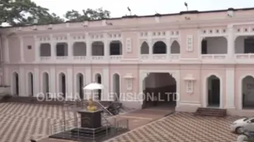 ଜରାଜୀର୍ଣ୍ଣ ଅବସ୍ଥାରେ ଏମପିସି କଲେଜ କୋଠା : ରକ୍ଷଣାବେକ୍ଷଣ ଅଭାବରୁ ଶିଉଳି ଲାଗି ନଷ୍ଟ ହେବାକୁ ବସିଲାଣି