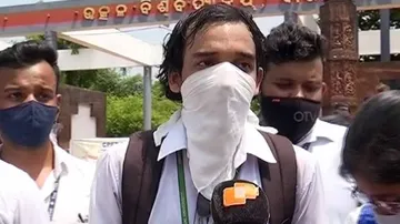 ଉତ୍କଳ ବିଶ୍ୱବିଦ୍ୟାଳୟ ମୁଖ୍ୟ ଫାଟକ ସାମ୍ନାରେ ଆଇନ ଛାତ୍ରଛାତ୍ରୀଙ୍କ ବିକ୍ଷୋଭ