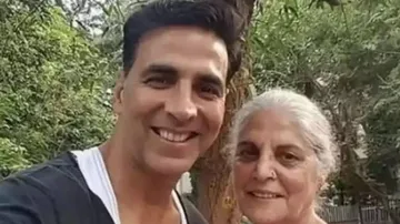 Akshay Kumar, Aruna Bhatia