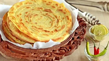 aloo lachha paratha