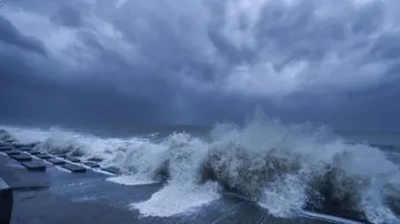 Cyclone alert issued for Andhra, Odisha