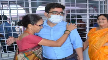 IAS Ashish Mishra touched maid feet