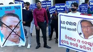 Congress workers shout slogans outside party head office 