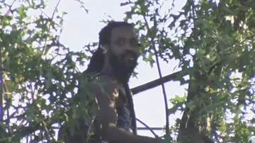 Man stay 3 days on three avoiding-police