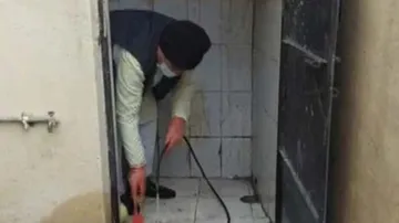 ପାଇଖାନା ସଫା କଲେ ଶକ୍ତିମନ୍ତ୍ରୀ