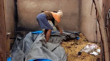 ସରପଞ୍ଚଙ୍କ ପୋଡ଼ିଯାଇଥିବା ଘର