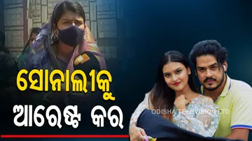 Model Soumya's Family Stages Protest Outside Bhubaneswar DCP Office