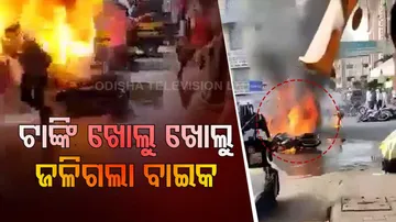 Shocking incident bike tank caught fire nalasopara mumbai