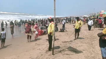 One tourist from Balsore goes missing, two from Jharkhand rescued while taking bath in the sea