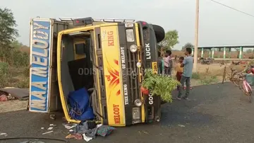 1 killed, over 10 injured after a 'DJ vehicle' turns turtle on Dharamgarh-Junagarh road