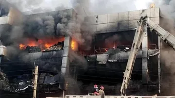 delhi fire Mishap
