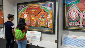 ଦର୍ଶକମାନେ ଶ୍ରୀଜିଉଙ୍କ ବିଭିନ୍ନ ବେଶ ଦର୍ଶନ କରୁଛନ୍ତି