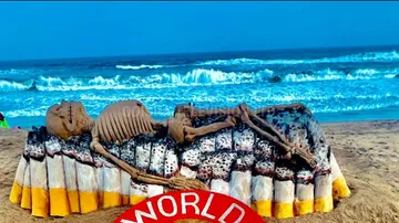 ବାଲୁକା କଳାରେ ତମାଖୁ ବର୍ଜନର ବାର୍ତ୍ତା, ଦେଖନ୍ତୁ କିଛି ଚିତ୍ର...