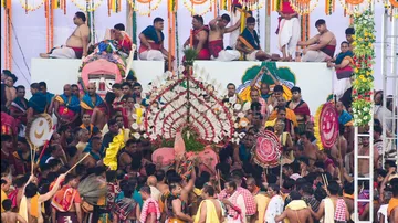 Snana Purnima rituals underway in Puri in presence of devotees after 2- yrs of COVID hiatus