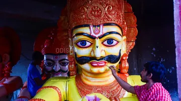 Carpenter Servitors Give Final Touch To Upper Structure Of 3 Chariots