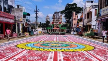 ରଥଯାତ୍ରା ପାଇଁ ସଜେଇ ହୋଇଛି ପାରଳାଖେମୁଣ୍ଡି; ରଙ୍ଗ ବେରଙ୍ଗ ଝୋଟିରେ ଝଲସୁଛି ରଥଦାଣ୍ଡ