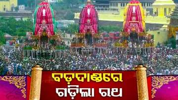 Lord Balabhadra's 'Taladhwaja' Rath rolls on Badadanda
