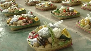 ବରଗଡ଼: ନୂଆଖାଇରେ ଅସହାୟଙ୍କୁ ପ୍ରଦାନ ପାଇଁ ଭେଟି ପ୍ରସ୍ତୁତ।