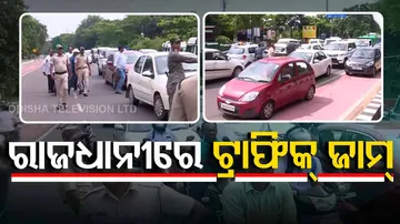 Thousands People Gather to welcome CM Naveen at Bhubaneswar airport