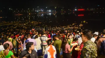 ଡଙ୍ଗା ଭସା ପାଇଁ ନଦୀ ଓ ପୁଷ୍କରିଣୀରେ ଜମିଲା ଶ୍ରଦ୍ଧାଳୁଙ୍କ ଭିଡ଼