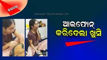 Daughter gets iphone 12 as surprise gift from parents and delighted